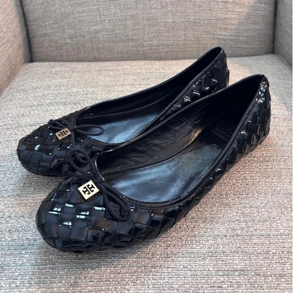 Tory Burch Black Patent Leather Woven Ballet Flats Gold Logo Charm 9M Brazil‎